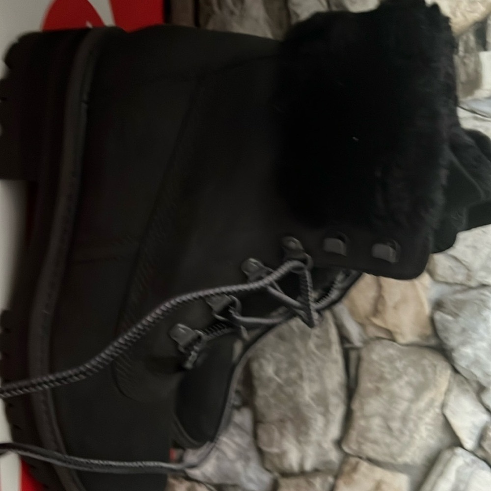 SOLD!!!!!!!!
Black Timberland boots never worn